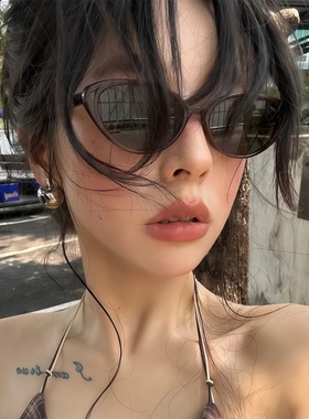 安可拉红色复古三角猫眼墨镜