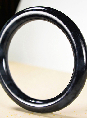 精品新疆和田玉青花墨玉手镯精品圆条玉镯内径60.7mm重量64.1克