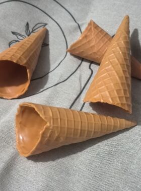 仿真冰淇淋华夫脆筒冰激凌托装饰