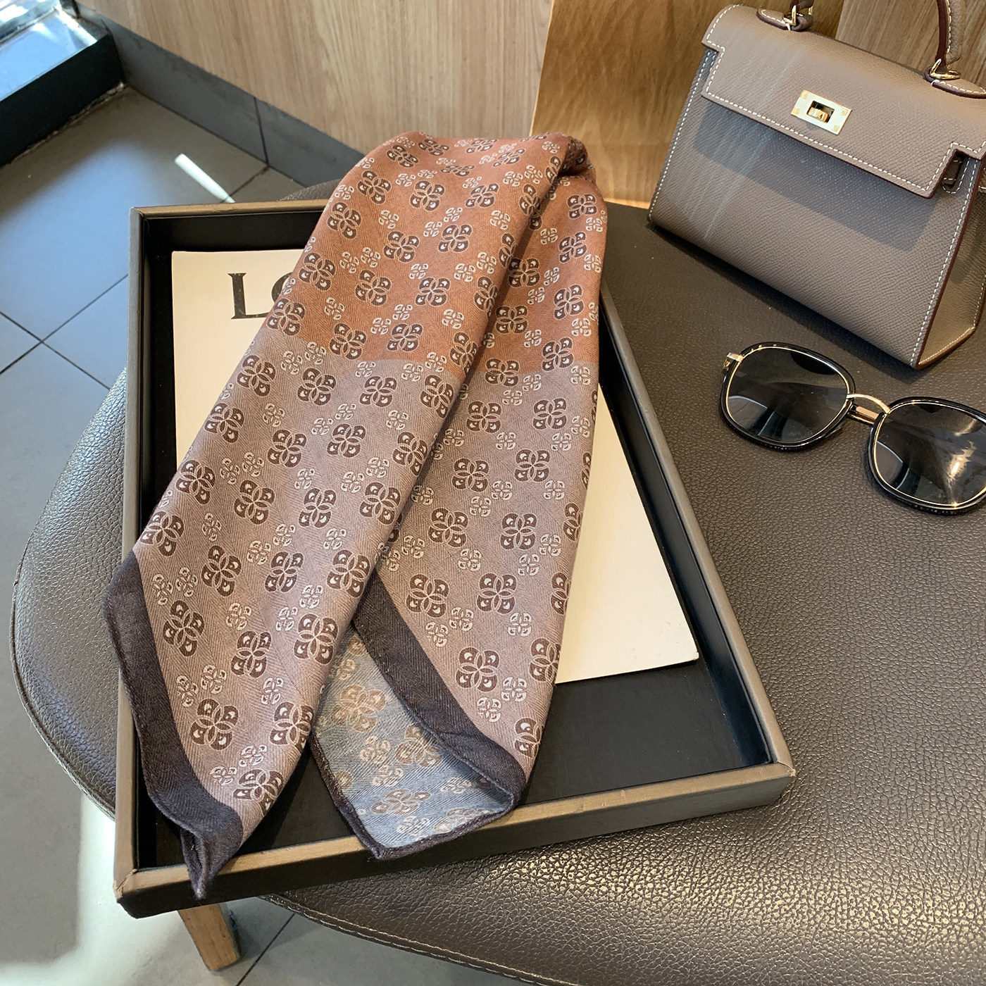 丝巾小方巾女复古双面印花丝绒棕色腰果花领巾搭西装ins头巾发带,淘宝优惠券,粉丝福利购,淘宝优惠卷