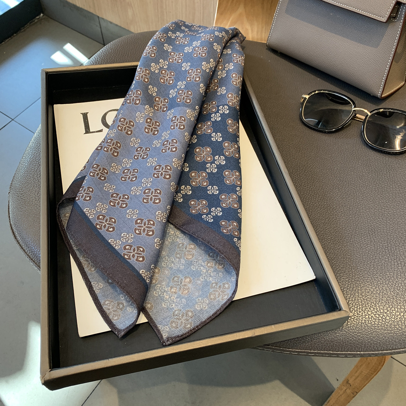 丝巾小方巾女复古双面印花丝绒棕色腰果花领巾搭西装ins头巾发带,淘宝优惠券,粉丝福利购,淘宝优惠卷