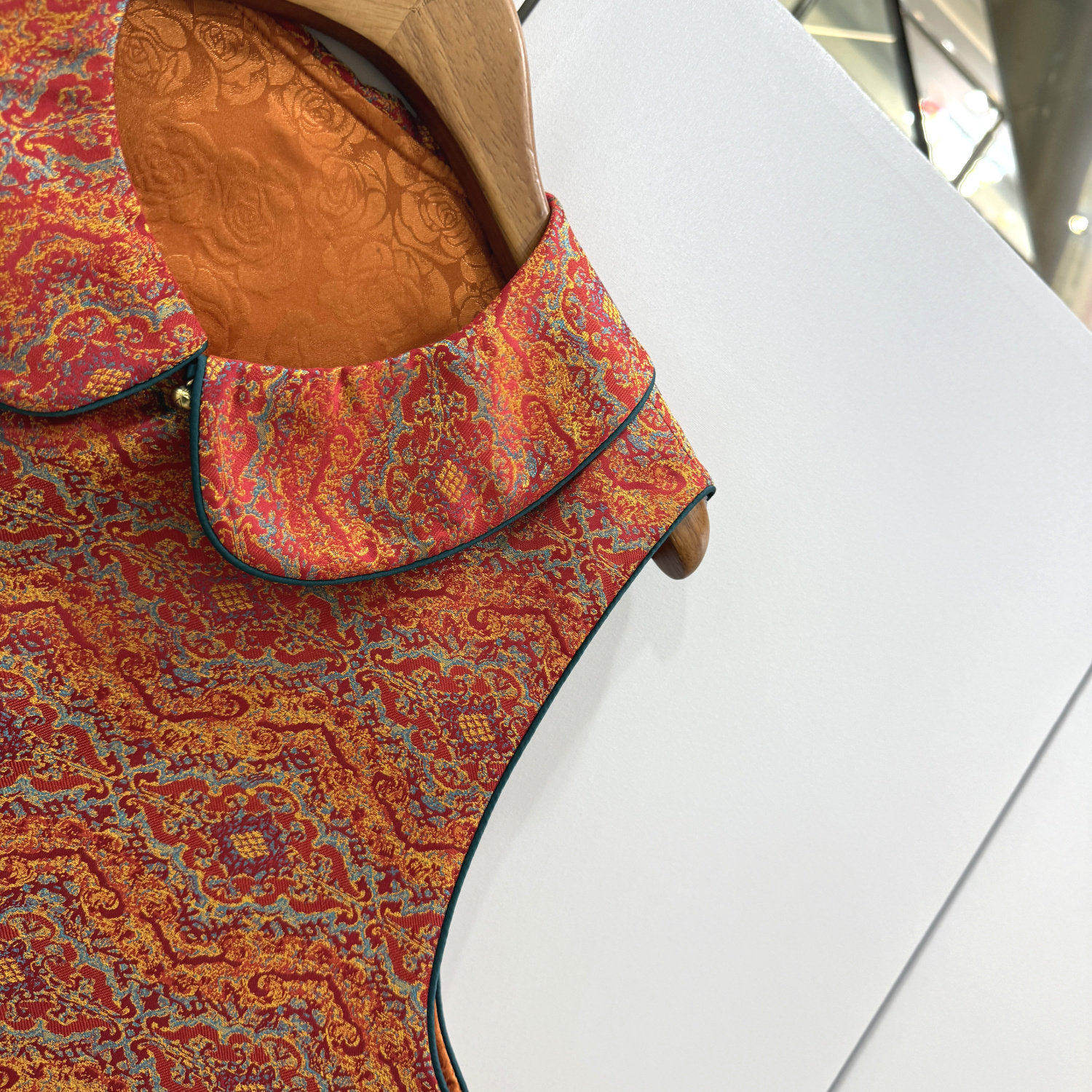 26675欧洲站26春新款斜门禁盘扣娃娃领复古提花国风真丝马甲外套,淘宝优惠券,粉丝福利购,淘宝优惠卷