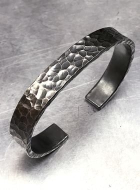 跋折罗原创游牧风小锤纹足银手镯