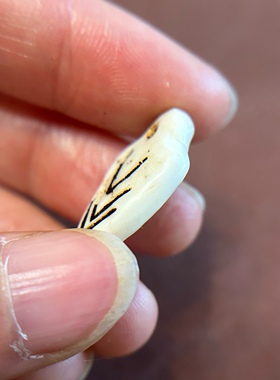 西藏区回流老白海螺雕刻吊坠牌子贝壳侧挂藏传文玩配饰卡子老物件