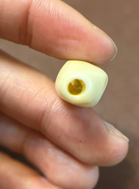 13mm白色料器三通水滴形一体佛头藏传老塑料麻将仿象牙文玩配饰
