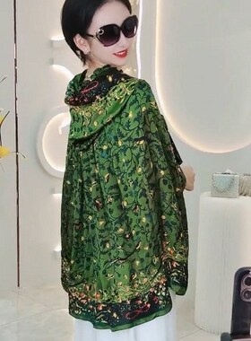 何大小姐披肩荷叶领连帽防晒披肩丽锦缎斗篷宽松一体洋气外搭防风