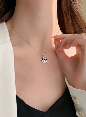 吊坠钢山茶花锁骨轻奢高级感钛