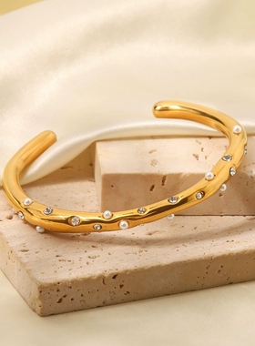 INS摩登新款百搭钛钢手镯18K镀金珍珠锆石交叉镶嵌手环女式手饰