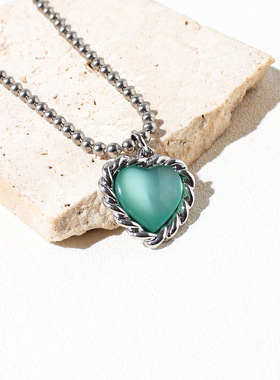 欧美Cc同款新款不锈钢心形绿宝石项链女ins小众设计感毛衣链颈链