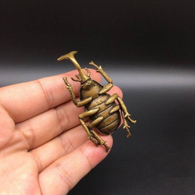 Antiques and miscellaneous antiques, pure copper, small beetles, old copper beetles, rich armor, copper sculptures, tea pets, copperware ornaments