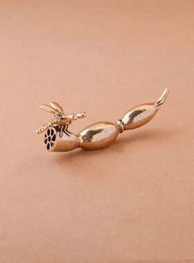 黄铜莲藕蜻蜓摆件家居办公室桌面茶宠莲藕蜻蜓黄铜工艺品装饰摆件