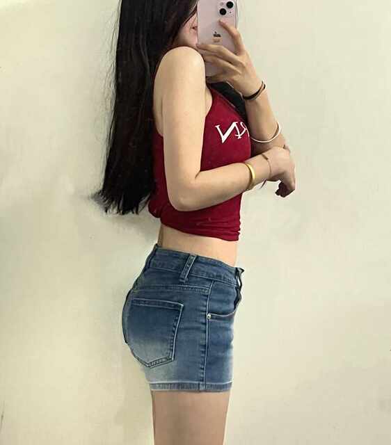 ເດັກຍິງຮ້ອນອາເມລິກາ retro ສັ້ນ denim distressed ສໍາລັບແມ່ຍິງ 2024 summer ການອອກແບບໃຫມ່ ແອວຕ່ໍາ slimming pants ຮ້ອນ