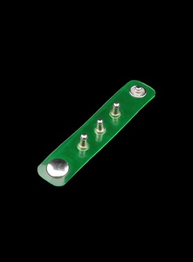 银色细小奶嘴铆钉棕色软塑料戒指