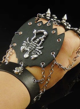 手枪骷髅头三指铆钉戒指手链一体