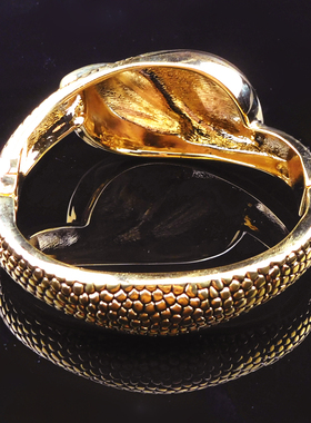 杀马特金色逼真蛇头蛇皮纹小手镯