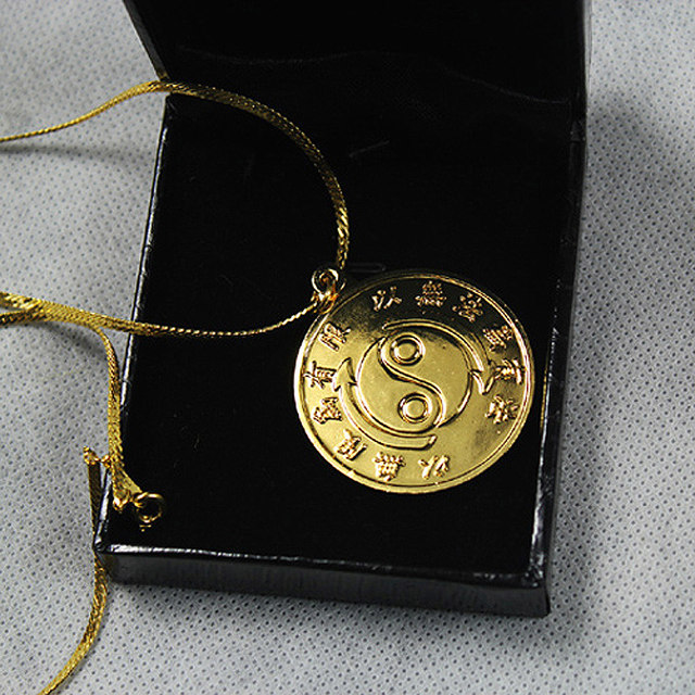 Bruce Lee's classic Tai Chi necklace K gold-plated necklace Long Ge personally designed Jeet Kune Do necklace souvenir