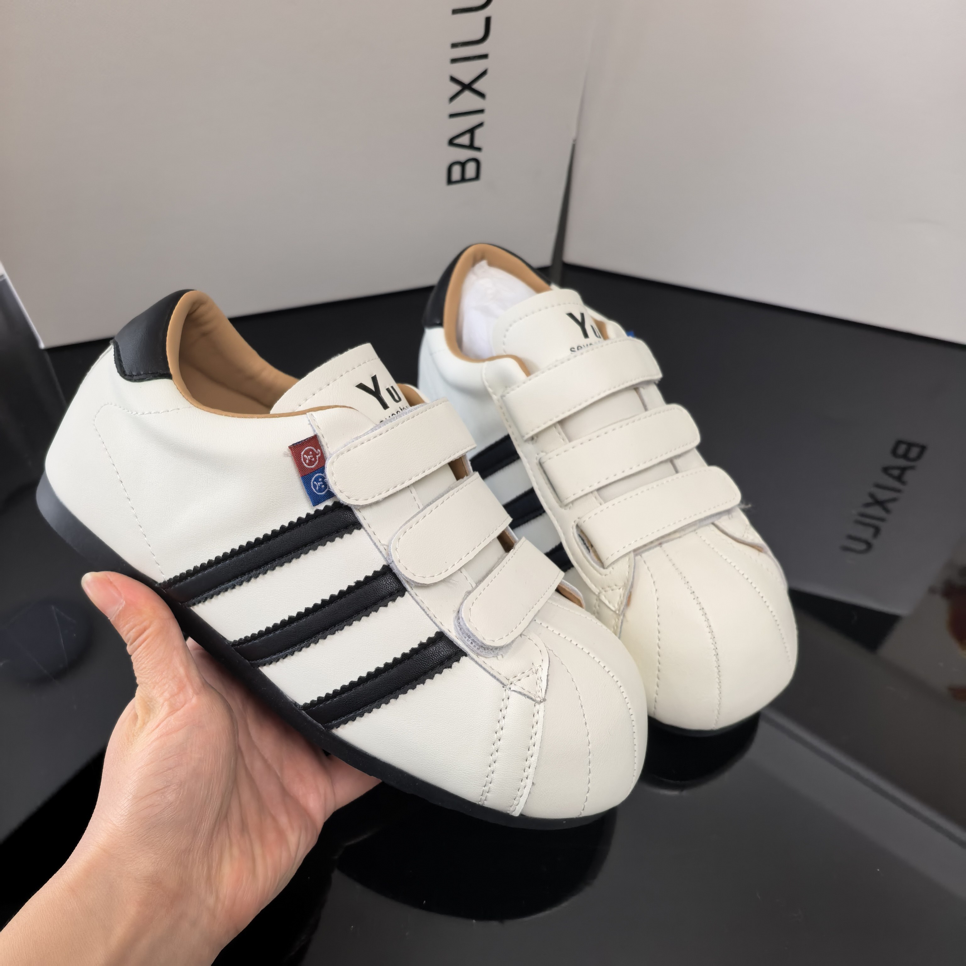 实体捡漏女真皮魔术贴小白鞋2025新款平底舒适运动板鞋百搭休闲鞋,淘宝优惠券,粉丝福利购,淘宝优惠卷