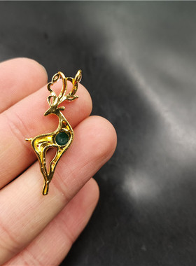 镶嵌绿玉髓小鹿吊坠玛瑙一路