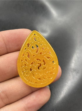 镂空雕刻玉石水滴吊坠