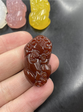 天然正品红玛瑙貔貅吊坠 白玉髓立体双孔貔貅 绿色粉色手链玉貔貅