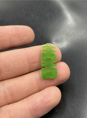 大红色玉石喜字绿色玉坠