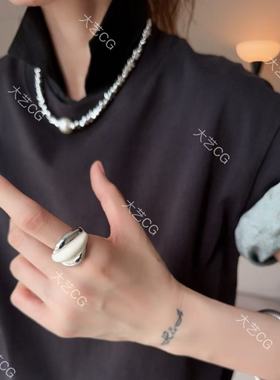 时尚撞色戒指银白双色重工复古指环