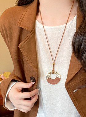 不规则拼接木质圆环吊坠项链女款2025新款锁骨链长款毛衣链配饰品