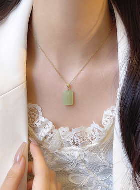轻奢感无事牌吊坠项链女锁骨链轻奢复古小众设计感毛衣链秋季