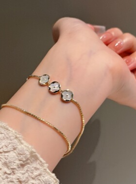 天然贝母花朵手链2025年精致小玫瑰花手绳小众ins风聚会日常手饰