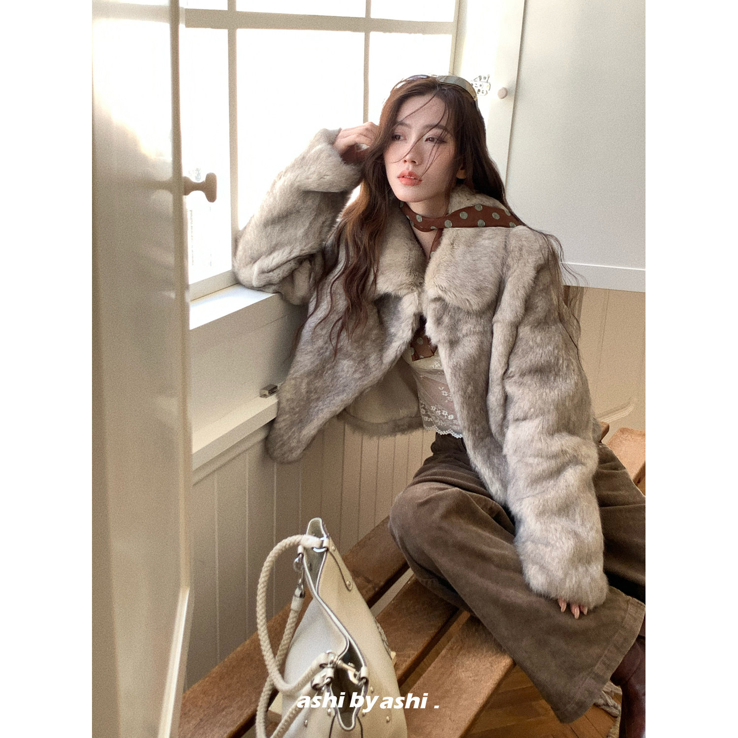 大于诗集 布偶心事本 娃娃领银渐层皮毛一体短款兔毛皮草女短外套,淘宝优惠券,粉丝福利购,淘宝优惠卷