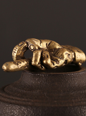 纯黄铜手工办公桌摆件茶宠茶几摆件个性竖中指嘻哈艺术摆饰摆件品