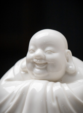 德化白瓷大肚弥勒摆件家居饰品笑佛未来佛大肚佛供奉车载摆件佛具
