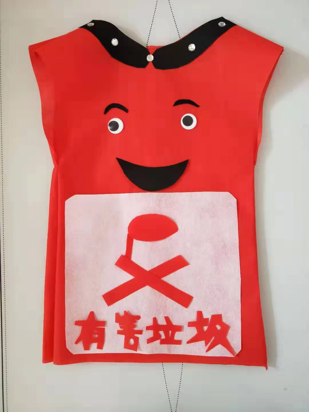 手工环保桶有害垃圾筒可回收箱学校表演服装亲子装服垃圾分类服装 手工环保桶有害垃圾筒可回收箱学校表演服装亲子装服垃圾分类服装