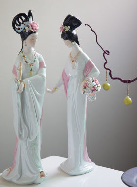 粉色执笔提花篮美女瓷偶大摆件