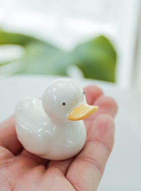 可爱的陶瓷小鸭子摆件