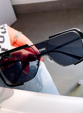 网红连体大框墨镜男街拍大脸显瘦