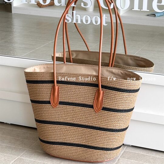 Large-capacity casual work and commuting bag for travel