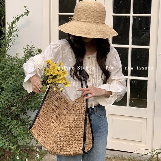 Shopping atmosphere straw bag tote bag