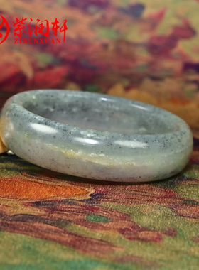 和田玉白底青花籽料手镯宽版留皮