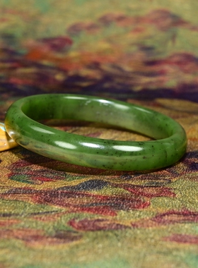 和田玉碧玉籽料手镯菠菜绿留皮