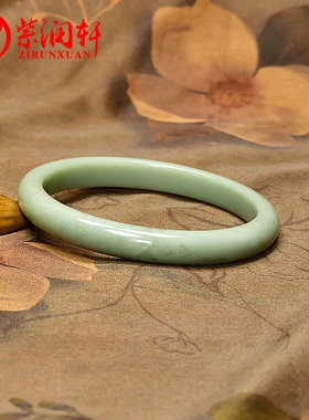 已结缘新疆和田玉沙枣青手镯58 7MM扁条老料且末料亚光天然仙女款
