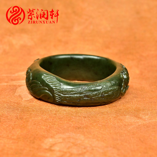 紫润轩新疆和田玉碧玉籽料手镯57 5MM宽版深菠菜绿凤穿牡丹传家级 - 图1