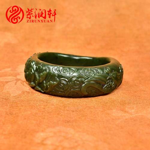 紫润轩新疆和田玉碧玉籽料手镯57 5MM宽版深菠菜绿凤穿牡丹传家级 - 图0
