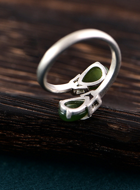 时尚通勤镶嵌碧玉女生纯银戒指
