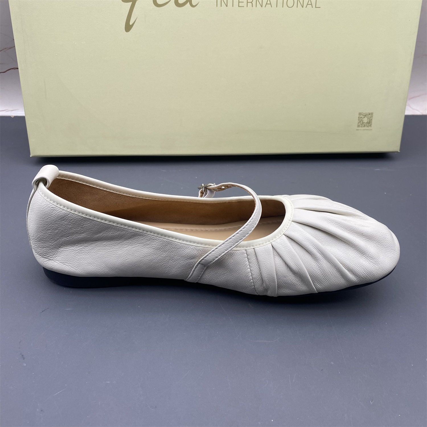 39码fed/艾芙伊迪撤柜断码羊皮女鞋扣带浅口扣带平底防滑玛丽珍鞋,淘宝优惠券,粉丝福利购,淘宝优惠卷