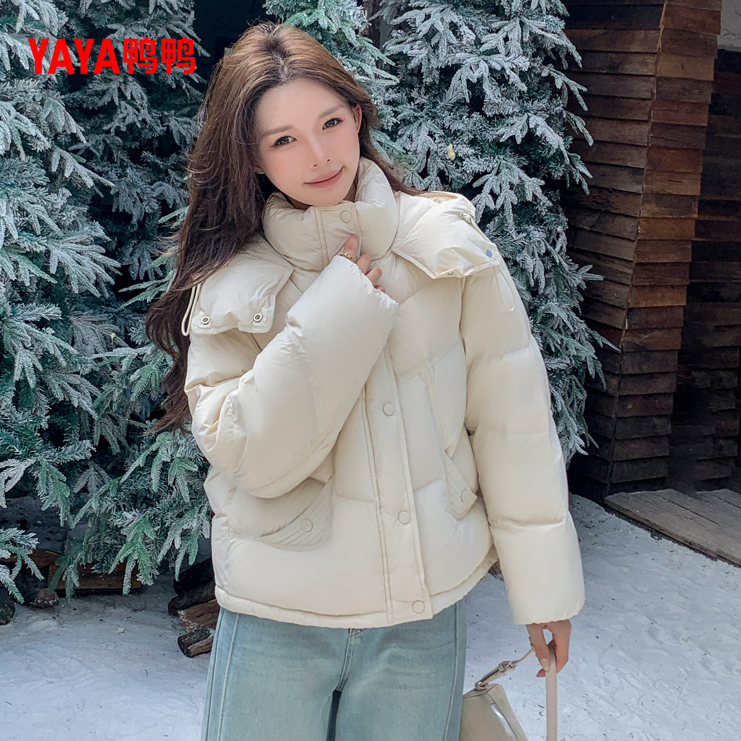 鸭鸭羽绒服女2025冬新品时尚小个子短款加厚立领连帽90鸭绒外套J - 图1