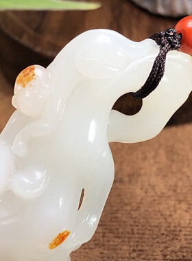 羊脂如意脂白新疆和田玉作品万事如意脂白红皮白肉白细润玉质