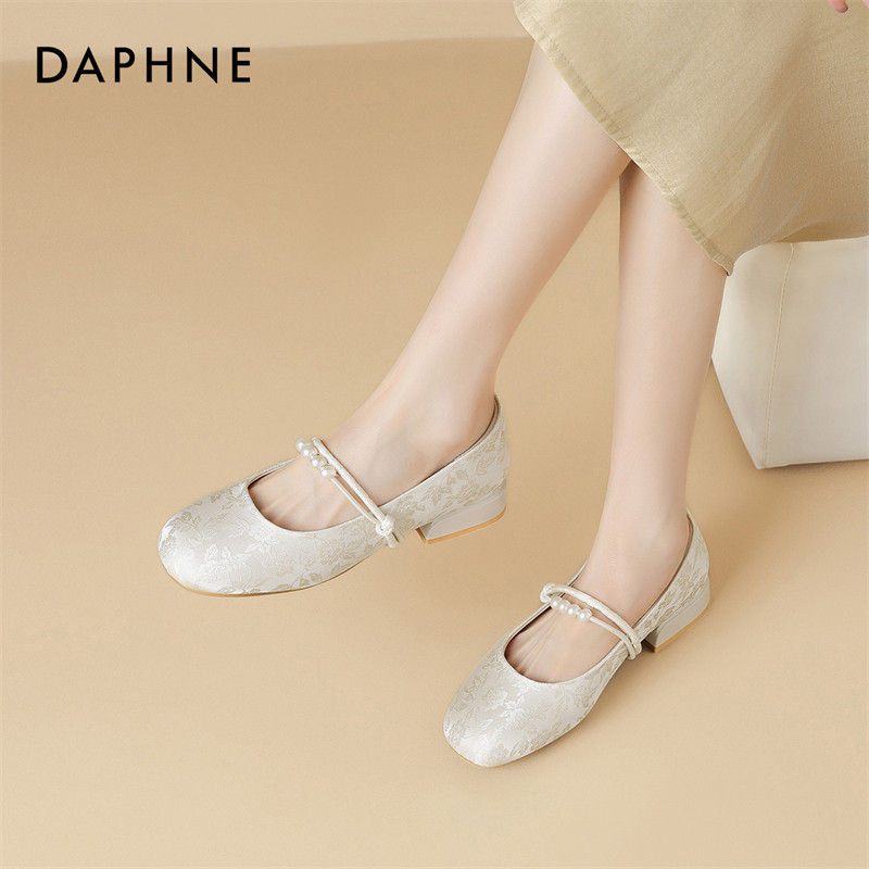 达芙妮缎面玛丽珍女鞋2025新款春秋低跟软底国风新中式配旗袍单鞋,淘宝优惠券,粉丝福利购,淘宝优惠卷