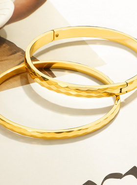 菱形光亮钛钢不掉色轻奢手镯女