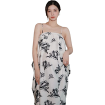 The new pregnant woman in the building Photo clothing fashion meritocratic and small frescoed gown gestation gestation with great belly photo Photography clothes